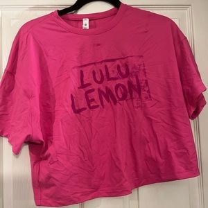 Lululemon Crop Top.. Size 6! Excellent Condition! Ed Curtis!